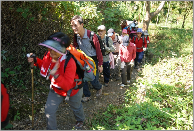 2012-10-07 10-04-27往登山口途中.JPG